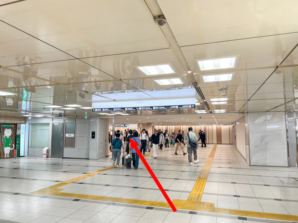 JR大阪駅方面の案内表示
