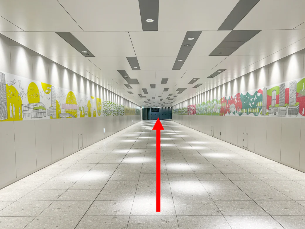 連絡通路を直進