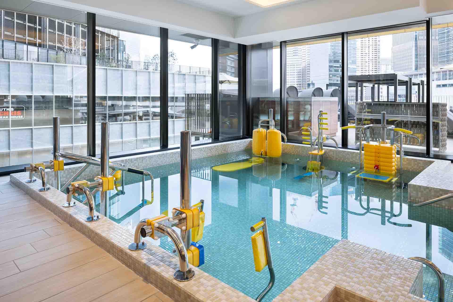 プールフィットネス